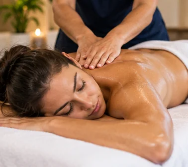 Massagem terapêutica para aliviar tensões musculares